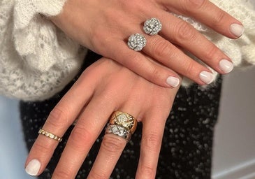 La manicura estrella del 2026: cómo llevar el color Pantone en un look de uñas